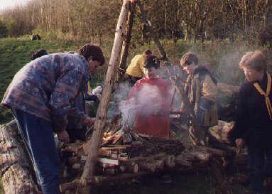 Feuertisch.jpg (32849 Byte)